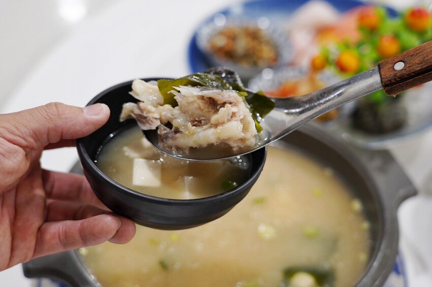 母親節帶家人來吃現撈海鮮！整桌9道有活龍蝦、石斑魚、超厚刺身、九孔沙拉..才4280元