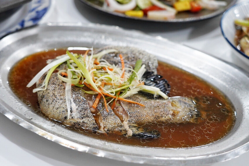 母親節帶家人來吃現撈海鮮！整桌9道有活龍蝦、石斑魚、超厚刺身、九孔沙拉..才4280元