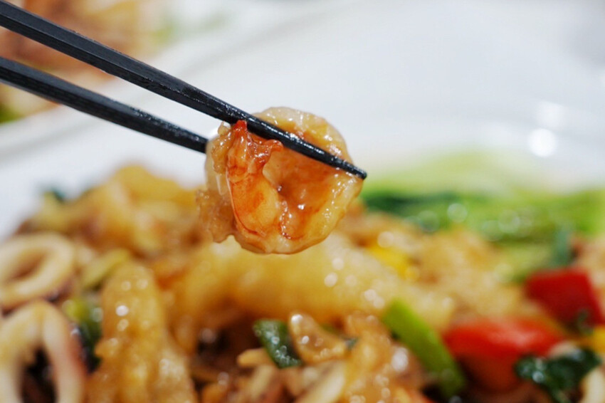 母親節帶家人來吃現撈海鮮！整桌9道有活龍蝦、石斑魚、超厚刺身、九孔沙拉..才4280元