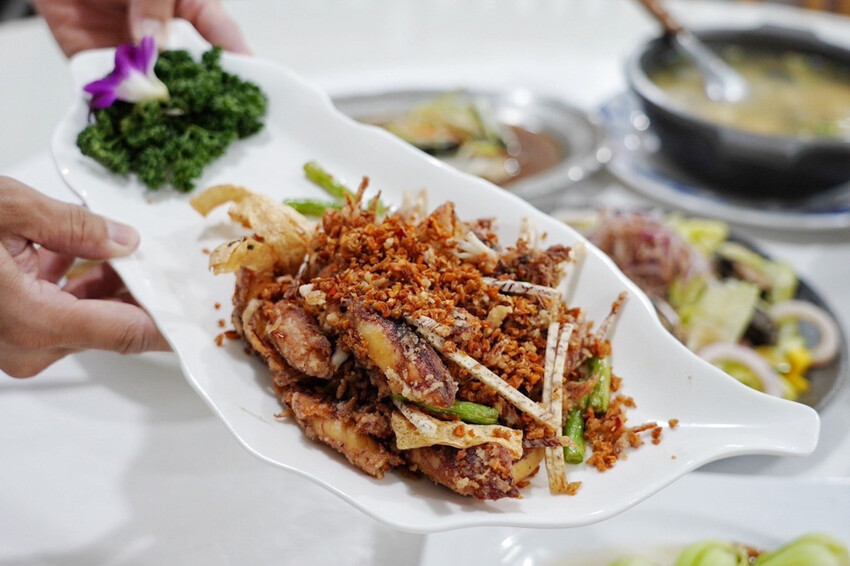 母親節帶家人來吃現撈海鮮！整桌9道有活龍蝦、石斑魚、超厚刺身、九孔沙拉..才4280元