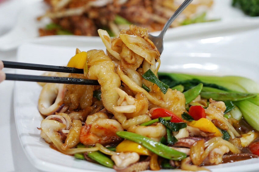 母親節帶家人來吃現撈海鮮！整桌9道有活龍蝦、石斑魚、超厚刺身、九孔沙拉..才4280元