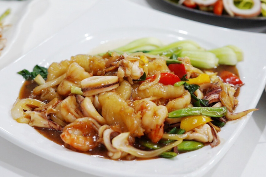 母親節帶家人來吃現撈海鮮！整桌9道有活龍蝦、石斑魚、超厚刺身、九孔沙拉..才4280元