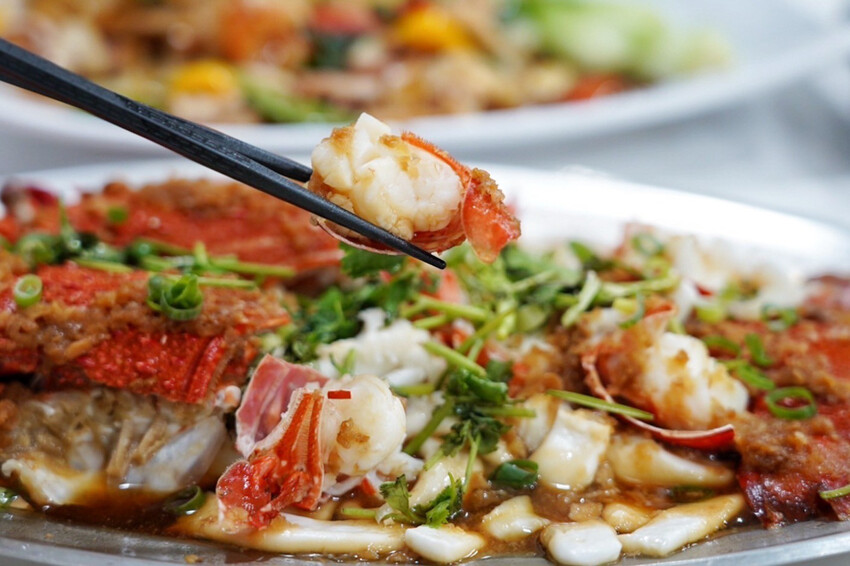 母親節帶家人來吃現撈海鮮！整桌9道有活龍蝦、石斑魚、超厚刺身、九孔沙拉..才4280元