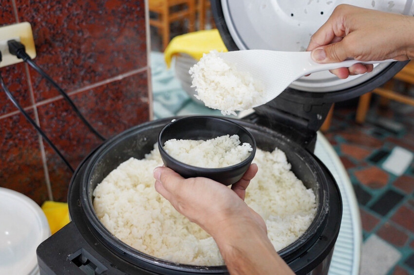 母親節帶家人來吃現撈海鮮！整桌9道有活龍蝦、石斑魚、超厚刺身、九孔沙拉..才4280元