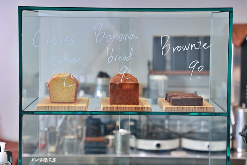 彰化縣彰化市彰化Fas Coffee咖啡｜彰化女中附近隱藏版咖啡館，推薦百花蜜乳酪酸種吐司、單品手沖咖啡～大片落地窗甚美！