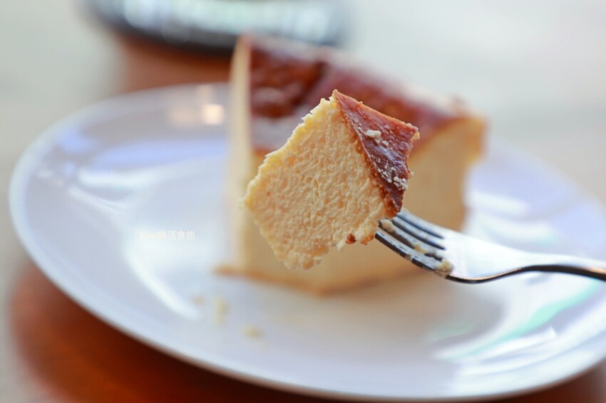 彰化縣彰化市彰化Fas Coffee咖啡｜彰化女中附近隱藏版咖啡館，推薦百花蜜乳酪酸種吐司、單品手沖咖啡～大片落地窗甚美！