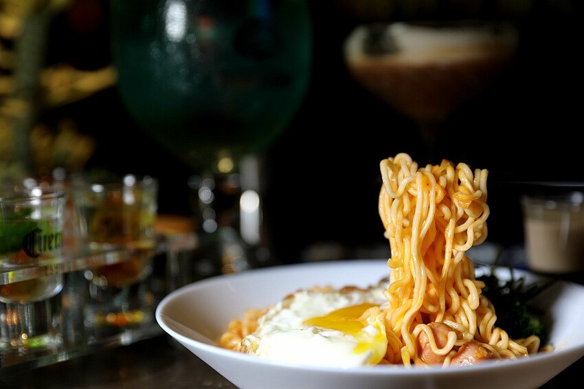 台南市北區酒鬼必訪!低調隱身巷弄寵物友善酒吧 美酒佳餚一次到味 週末微醺夜療癒又放鬆|集合Bar