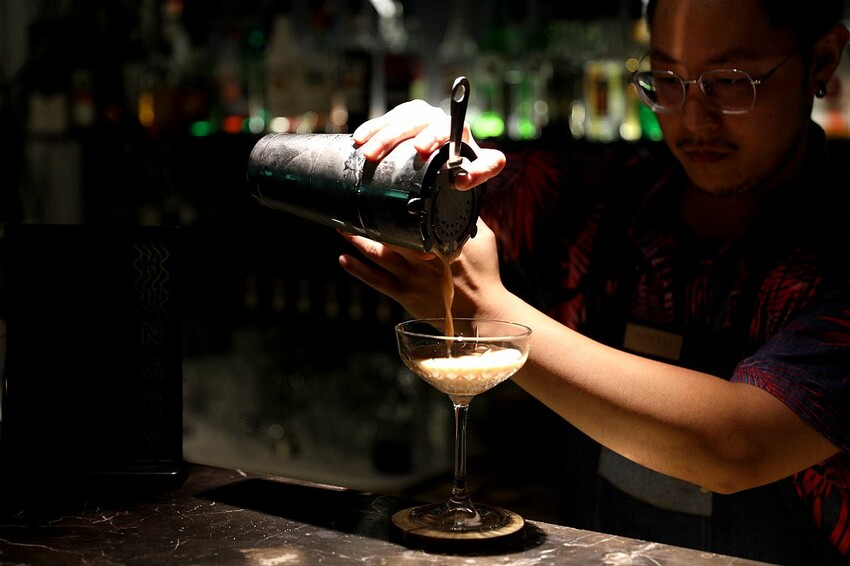 台南市北區酒鬼必訪!低調隱身巷弄寵物友善酒吧 美酒佳餚一次到味 週末微醺夜療癒又放鬆|集合Bar