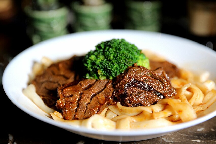 台南市北區酒鬼必訪!低調隱身巷弄寵物友善酒吧 美酒佳餚一次到味 週末微醺夜療癒又放鬆|集合Bar