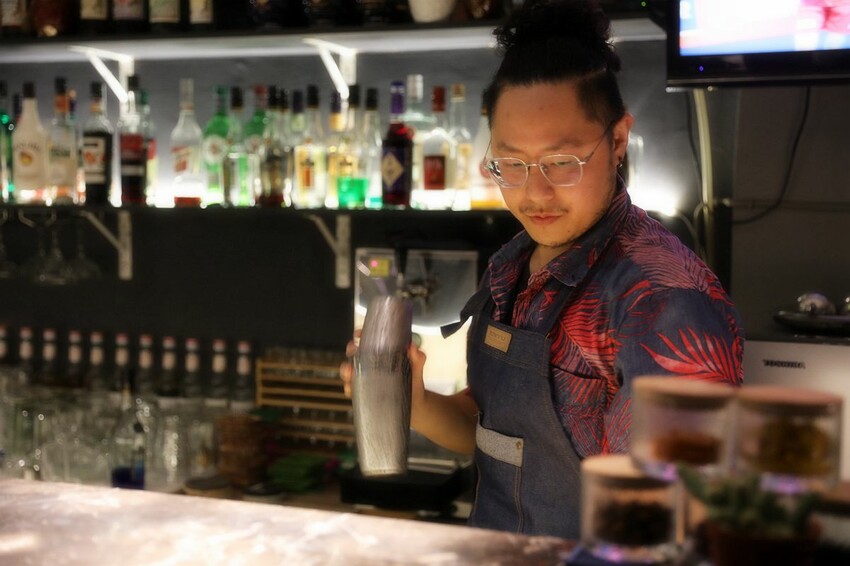 台南市北區酒鬼必訪!低調隱身巷弄寵物友善酒吧 美酒佳餚一次到味 週末微醺夜療癒又放鬆|集合Bar