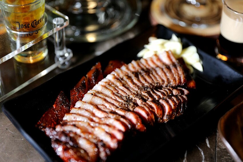 台南市北區酒鬼必訪!低調隱身巷弄寵物友善酒吧 美酒佳餚一次到味 週末微醺夜療癒又放鬆|集合Bar