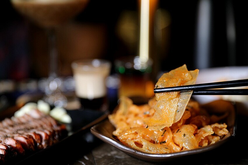 台南市北區酒鬼必訪!低調隱身巷弄寵物友善酒吧 美酒佳餚一次到味 週末微醺夜療癒又放鬆|集合Bar