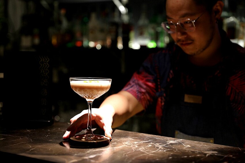 台南市北區酒鬼必訪!低調隱身巷弄寵物友善酒吧 美酒佳餚一次到味 週末微醺夜療癒又放鬆|集合Bar