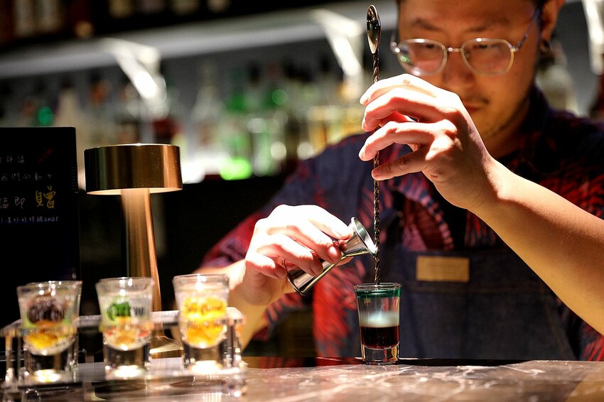 台南市北區酒鬼必訪!低調隱身巷弄寵物友善酒吧 美酒佳餚一次到味 週末微醺夜療癒又放鬆|集合Bar