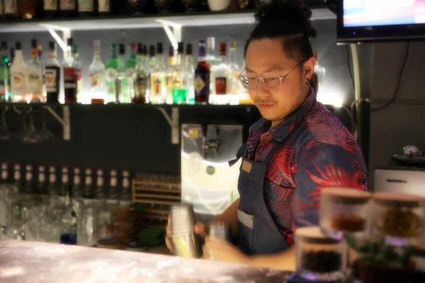 台南市北區酒鬼必訪!低調隱身巷弄寵物友善酒吧 美酒佳餚一次到味 週末微醺夜療癒又放鬆|集合Bar