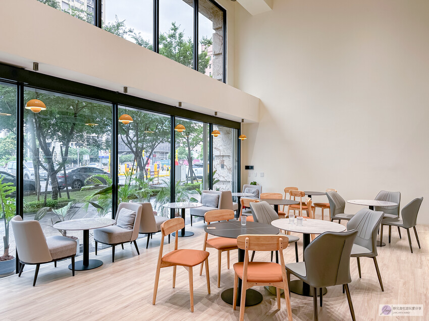 桃園市桃園區美食、DOUBLE II商辦大樓內的隱藏餐廳,北歐風格夜間變身餐酒館。