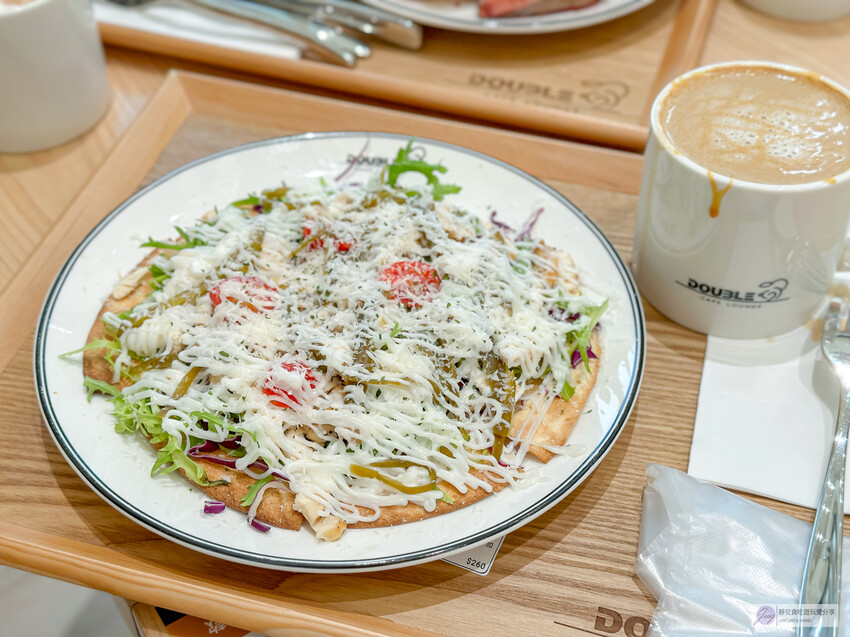 桃園市桃園區美食、DOUBLE II商辦大樓內的隱藏餐廳,北歐風格夜間變身餐酒館。