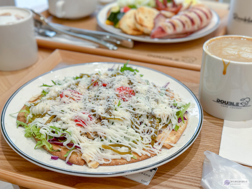 桃園市桃園區美食、DOUBLE II商辦大樓內的隱藏餐廳,北歐風格夜間變身餐酒館。