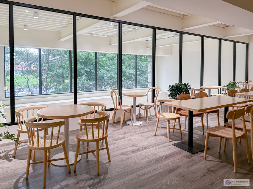 桃園市桃園區美食、DOUBLE II商辦大樓內的隱藏餐廳,北歐風格夜間變身餐酒館。