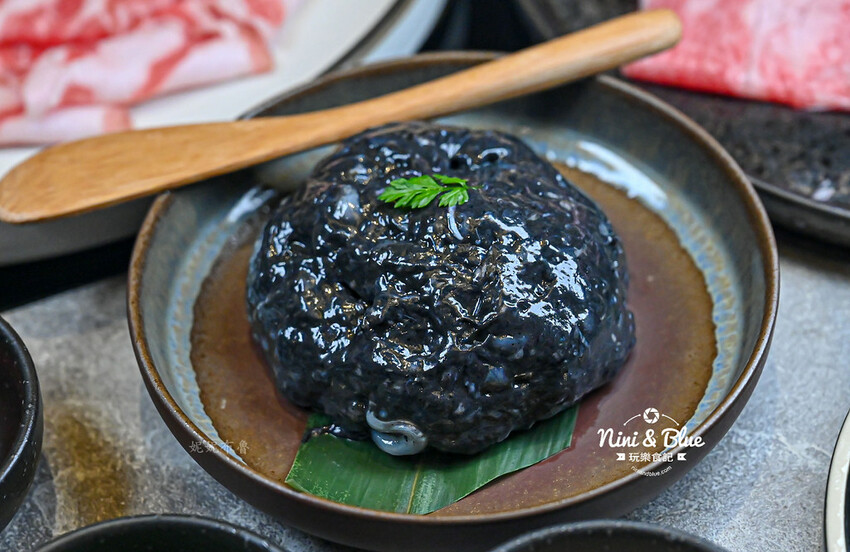 初美涮涮鍋-台中頂級火鍋推薦,和牛、活體龍蝦、現榨蘋果汁手搖飲、1%bakery甜點 @Nini and Blue 玩樂食記