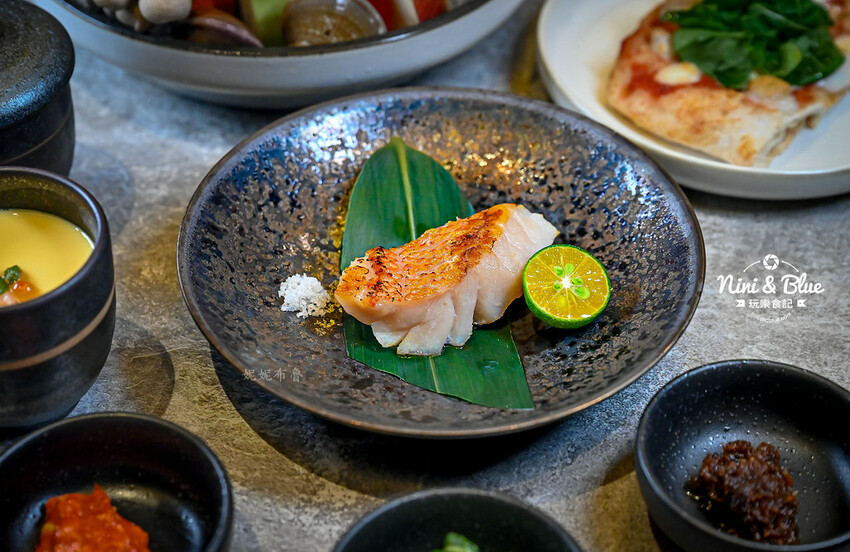 初美涮涮鍋-台中頂級火鍋推薦,和牛、活體龍蝦、現榨蘋果汁手搖飲、1%bakery甜點 @Nini and Blue 玩樂食記