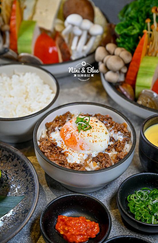 初美涮涮鍋-台中頂級火鍋推薦,和牛、活體龍蝦、現榨蘋果汁手搖飲、1%bakery甜點 @Nini and Blue 玩樂食記