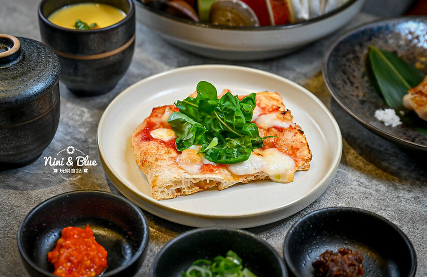 初美涮涮鍋-台中頂級火鍋推薦,和牛、活體龍蝦、現榨蘋果汁手搖飲、1%bakery甜點 @Nini and Blue 玩樂食記