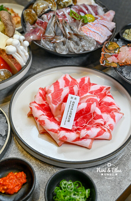 初美涮涮鍋-台中頂級火鍋推薦,和牛、活體龍蝦、現榨蘋果汁手搖飲、1%bakery甜點 @Nini and Blue 玩樂食記