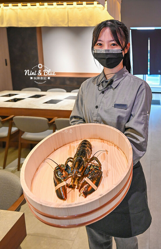 初美涮涮鍋-台中頂級火鍋推薦,和牛、活體龍蝦、現榨蘋果汁手搖飲、1%bakery甜點 @Nini and Blue 玩樂食記