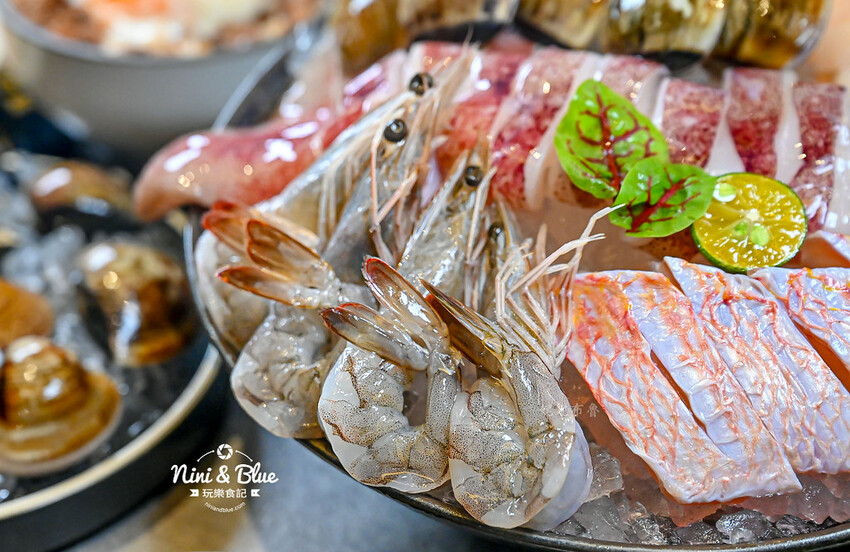 初美涮涮鍋-台中頂級火鍋推薦,和牛、活體龍蝦、現榨蘋果汁手搖飲、1%bakery甜點 @Nini and Blue 玩樂食記