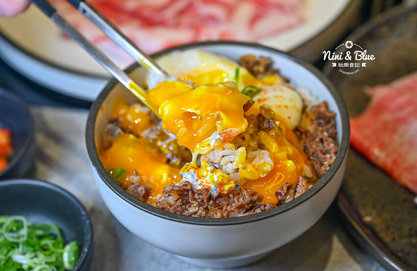 初美涮涮鍋-台中頂級火鍋推薦,和牛、活體龍蝦、現榨蘋果汁手搖飲、1%bakery甜點 @Nini and Blue 玩樂食記