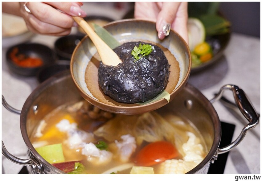 台中新開幕！甜點店不務正業跨足火鍋店，居然還有超好喝的手搖飲