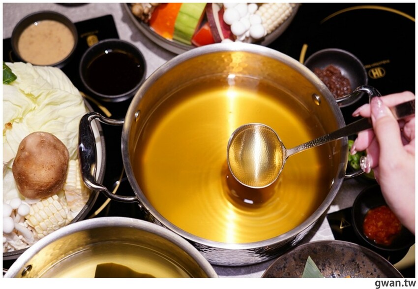 台中新開幕！甜點店不務正業跨足火鍋店，居然還有超好喝的手搖飲