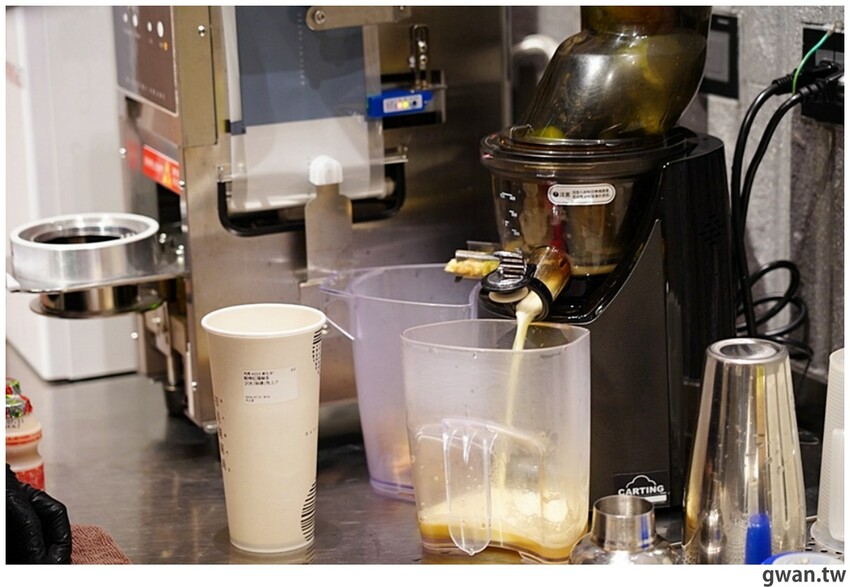 台中新開幕！甜點店不務正業跨足火鍋店，居然還有超好喝的手搖飲