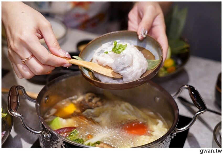 台中新開幕！甜點店不務正業跨足火鍋店，居然還有超好喝的手搖飲