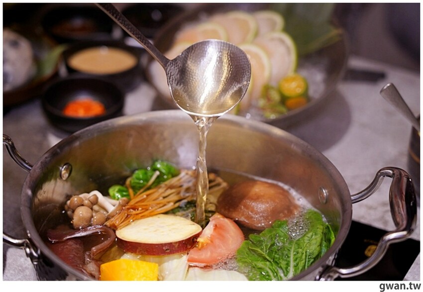 台中新開幕！甜點店不務正業跨足火鍋店，居然還有超好喝的手搖飲