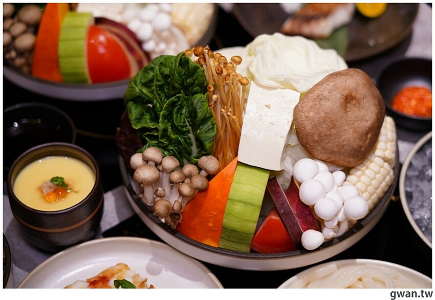 台中新開幕！甜點店不務正業跨足火鍋店，居然還有超好喝的手搖飲