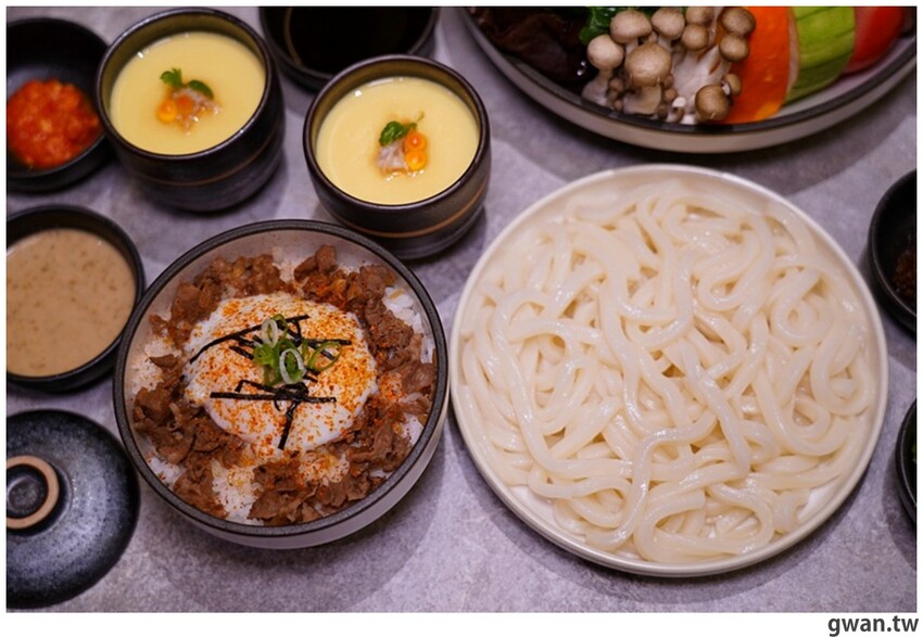 台中新開幕！甜點店不務正業跨足火鍋店，居然還有超好喝的手搖飲