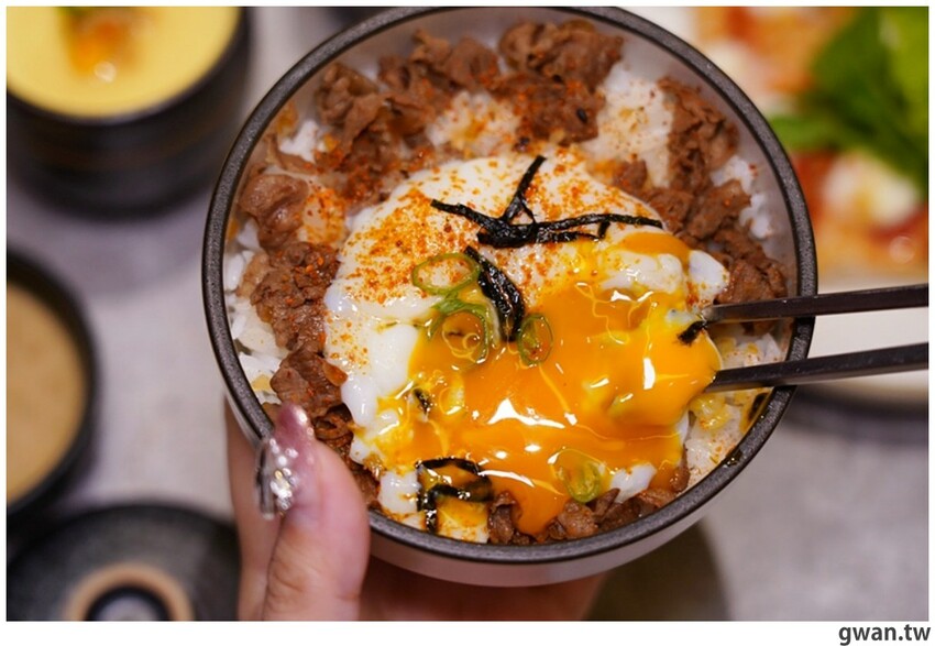 台中新開幕！甜點店不務正業跨足火鍋店，居然還有超好喝的手搖飲