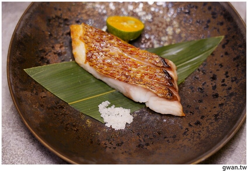 台中新開幕！甜點店不務正業跨足火鍋店，居然還有超好喝的手搖飲