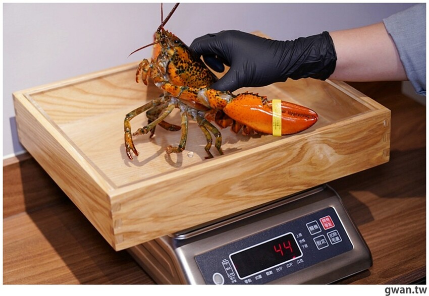 台中新開幕！甜點店不務正業跨足火鍋店，居然還有超好喝的手搖飲