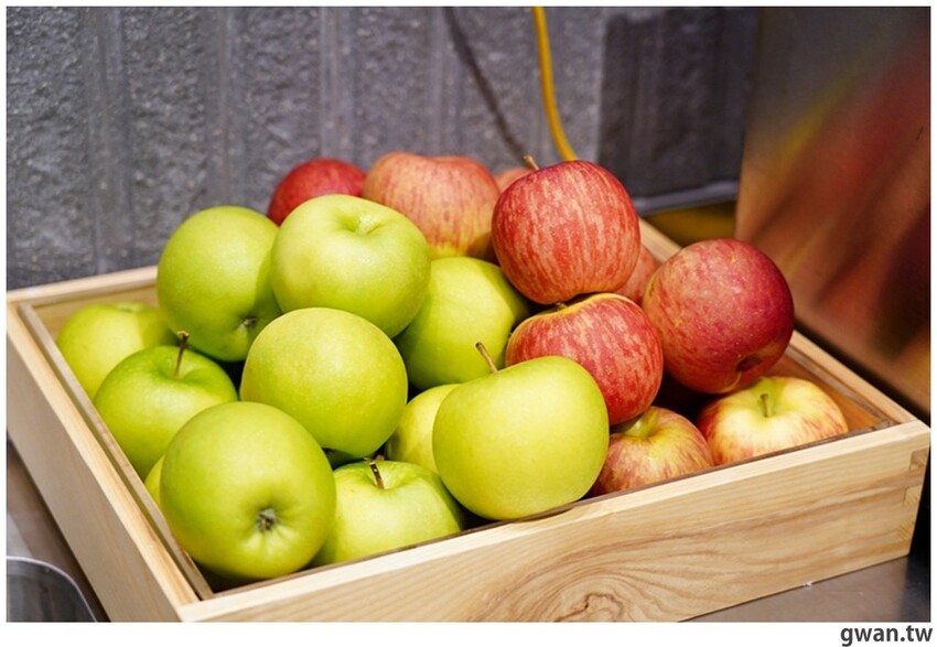 台中新開幕！甜點店不務正業跨足火鍋店，居然還有超好喝的手搖飲