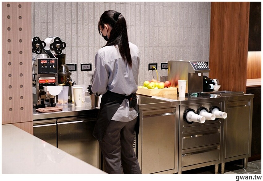 台中新開幕！甜點店不務正業跨足火鍋店，居然還有超好喝的手搖飲