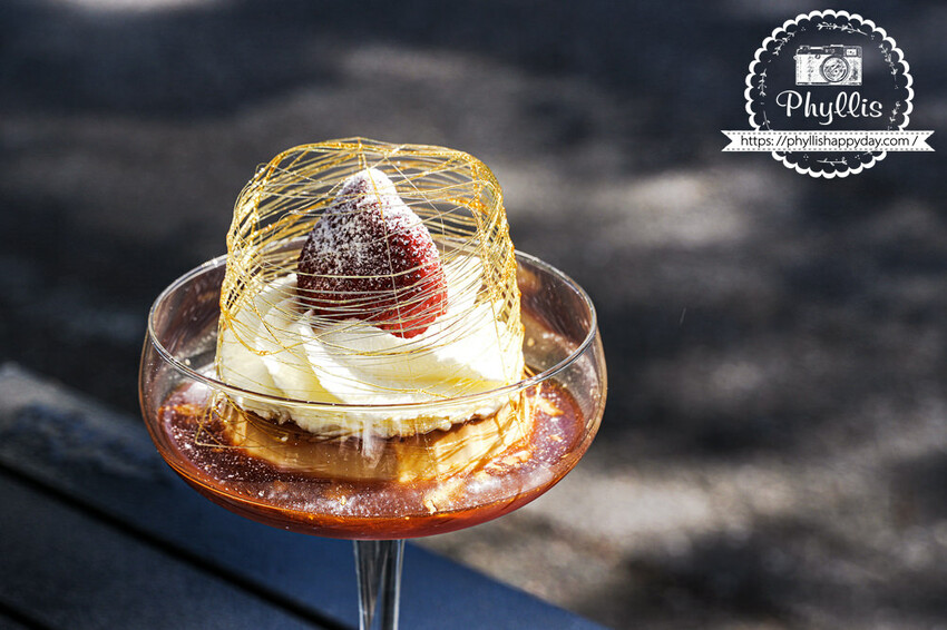 台南必朝聖『Ark Coffee Shop』手工布丁x焦糖籠子｜布丁界的秘密基地｜老闆現場表演製作｜好拍又好吃的放鬆時光｜台南咖啡廳 - 相片中的菲莉絲