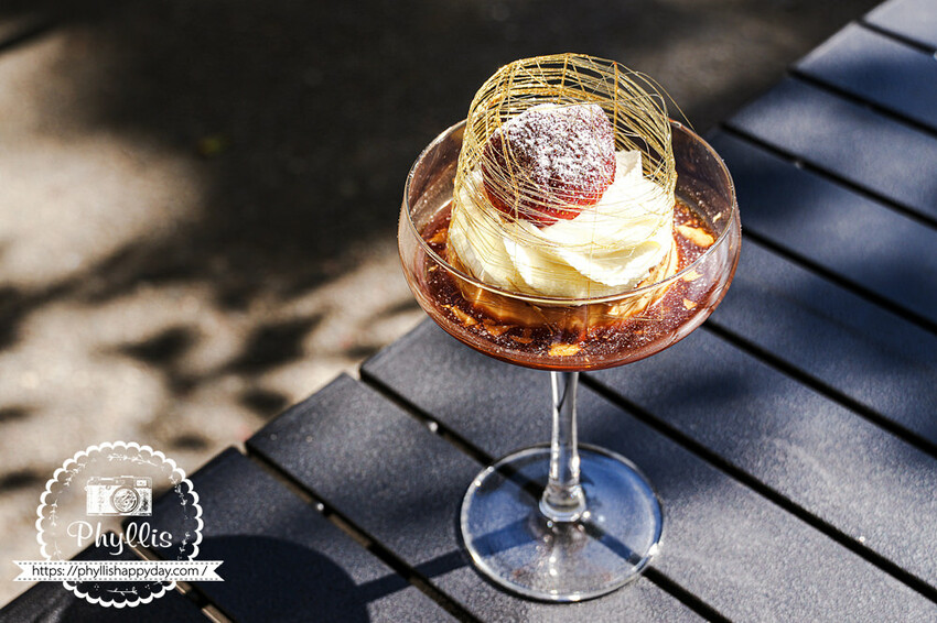 台南必朝聖『Ark Coffee Shop』手工布丁x焦糖籠子｜布丁界的秘密基地｜老闆現場表演製作｜好拍又好吃的放鬆時光｜台南咖啡廳 - 相片中的菲莉絲