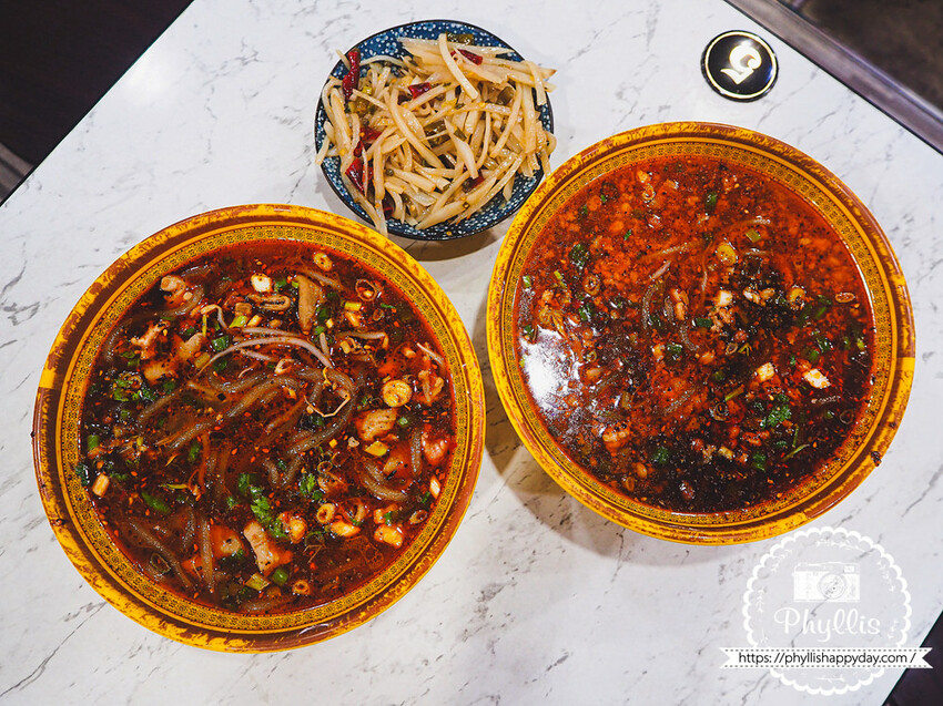 『重慶手工酸辣粉-桃鶯店 』｜來自重慶的老闆娘自製酸辣粉｜一口接一口的驚喜｜內用外帶兩相宜｜還有料理包等你帶回家｜桃園酸辣粉 - 相片中的菲莉絲