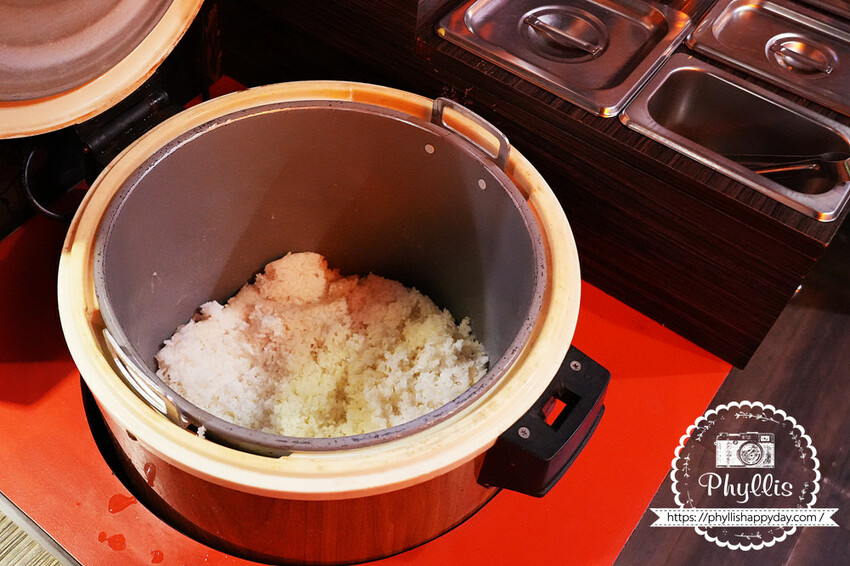 龍潭宵夜推薦『燒鳥串道-龍潭北龍店』｜超過45款串燒任你選｜茶泡飯、柴魚醬油拌飯吃到飽｜宵夜餐廳首選｜日式氛圍聚餐約會最佳選擇 - 相片中的菲莉絲