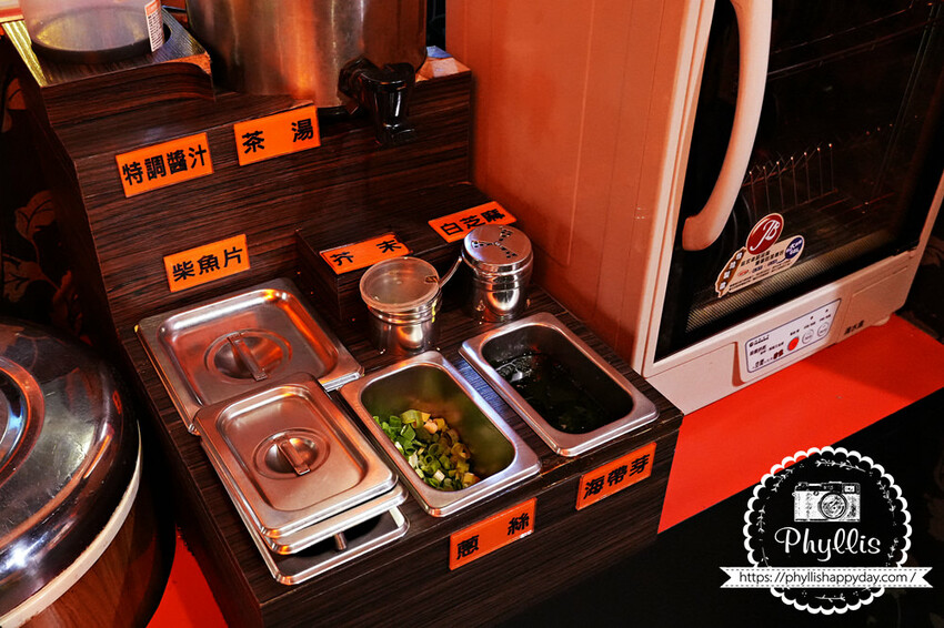 龍潭宵夜推薦『燒鳥串道-龍潭北龍店』｜超過45款串燒任你選｜茶泡飯、柴魚醬油拌飯吃到飽｜宵夜餐廳首選｜日式氛圍聚餐約會最佳選擇 - 相片中的菲莉絲