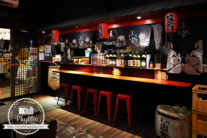 龍潭宵夜推薦『燒鳥串道-龍潭北龍店』｜超過45款串燒任你選｜茶泡飯、柴魚醬油拌飯吃到飽｜宵夜餐廳首選｜日式氛圍聚餐約會最佳選擇 - 相片中的菲莉絲