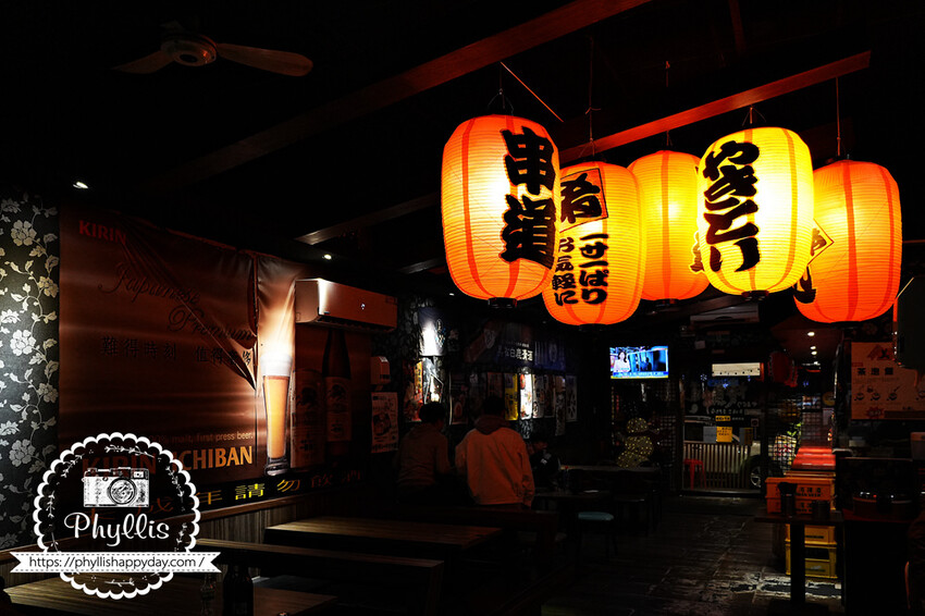 龍潭宵夜推薦『燒鳥串道-龍潭北龍店』｜超過45款串燒任你選｜茶泡飯、柴魚醬油拌飯吃到飽｜宵夜餐廳首選｜日式氛圍聚餐約會最佳選擇 - 相片中的菲莉絲